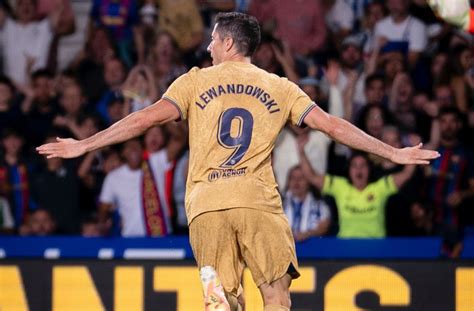 Lewandowski Leads Barcelona To 4-0 Copa Win