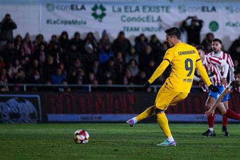 Lewandowski Scores Twice As Barca Beats Barbastro